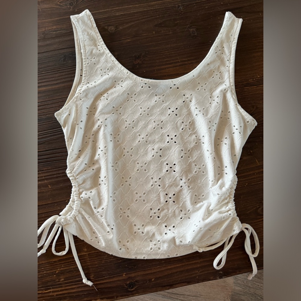 Women’s crop tank